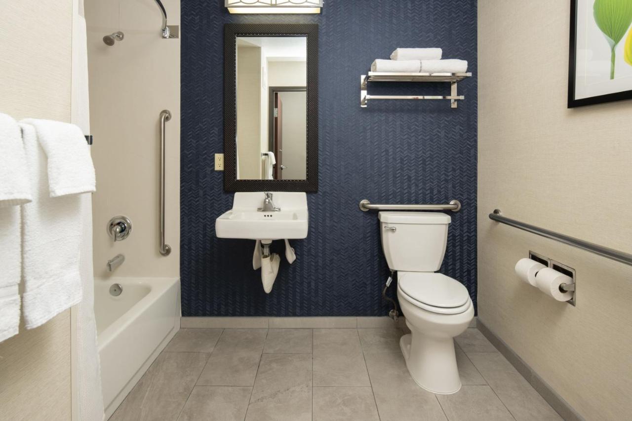 Fairfield & By Marriott Airport Hotel Portland