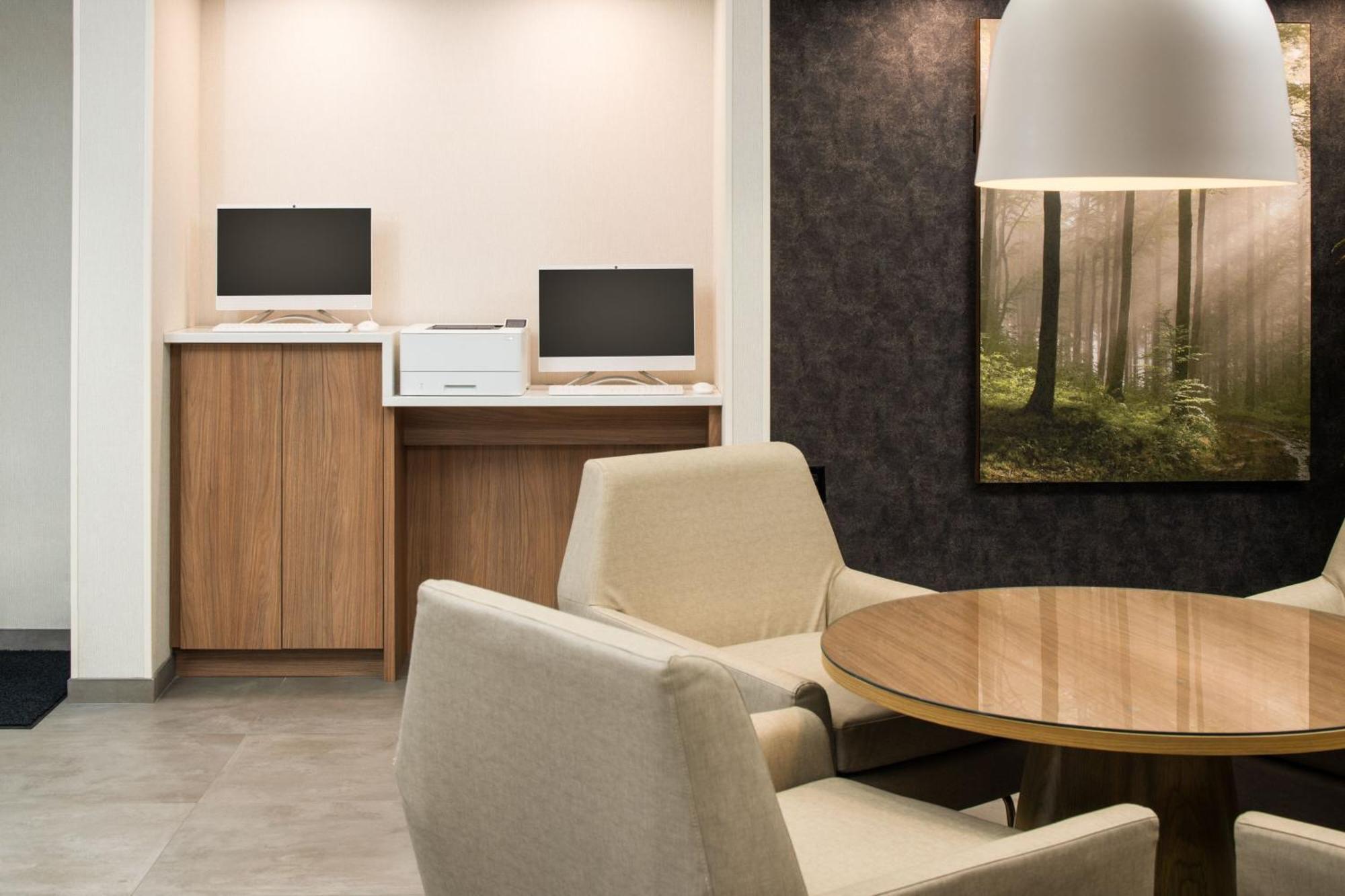 Fairfield & By Marriott Airport 3*